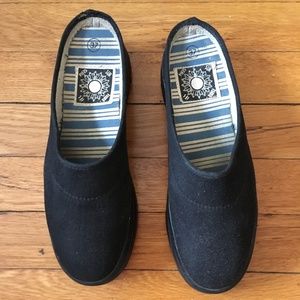 Les Pieds sur Terre Slip Ons